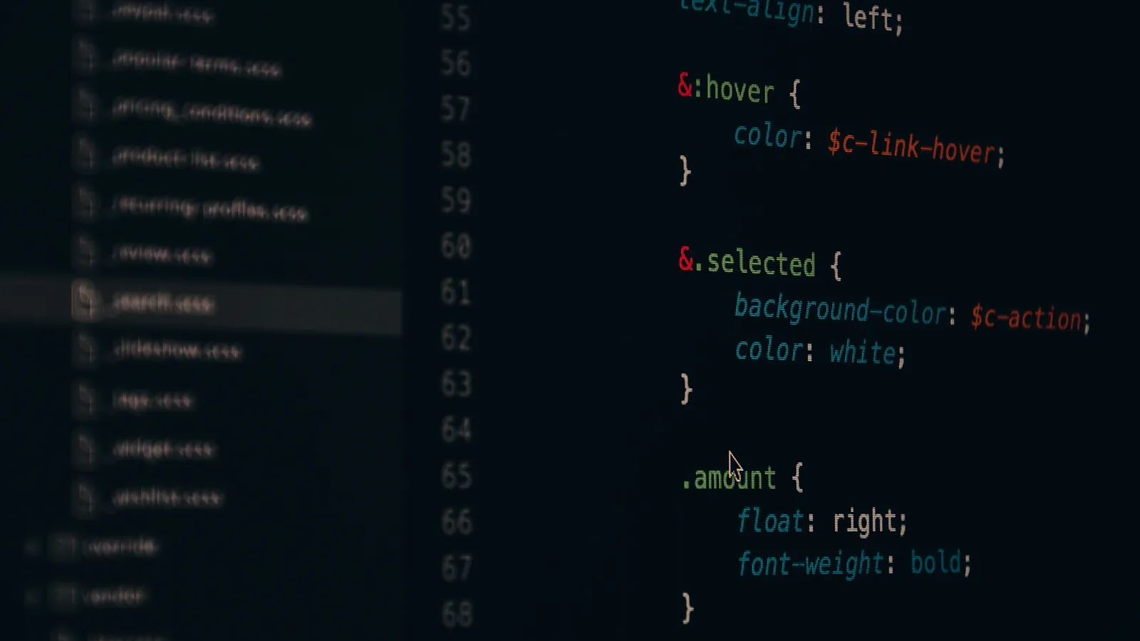 Codice di un sito web su schermo durante l'ottimizzazione delle performance